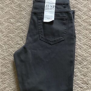 Share
STEEL GREY STRETCH STRAIGHT LEG JEANS STYLE & COMPANY Size 6 SHORT